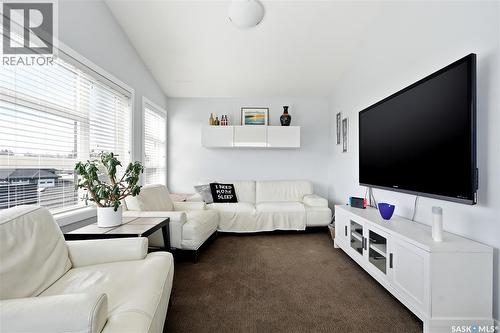 707 Sauer Crescent, Saskatoon, SK - Indoor Photo Showing Living Room