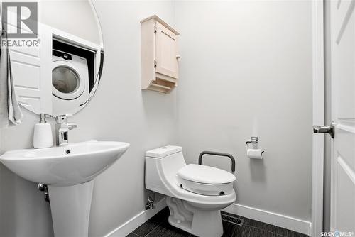707 Sauer Crescent, Saskatoon, SK - Indoor Photo Showing Bathroom