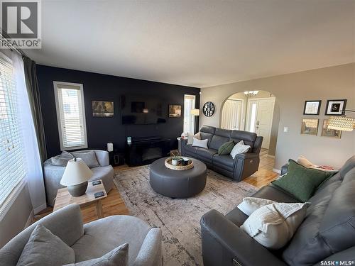 3102 37Th Street W, Saskatoon, SK - Indoor Photo Showing Living Room