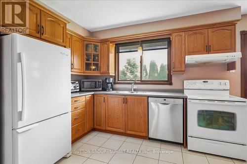 72 Eastbury Drive, Hamilton, ON - Indoor Photo Showing Kitchen