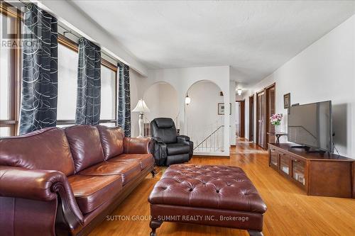 72 Eastbury Drive, Hamilton, ON - Indoor Photo Showing Living Room