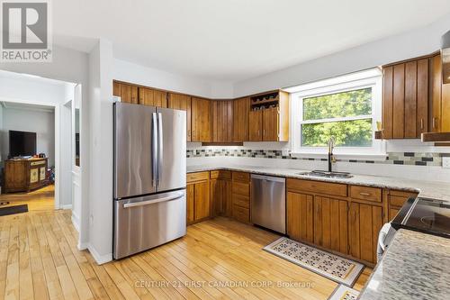796 Viscount Road, London South (South N), ON - Indoor Photo Showing Kitchen With Stainless Steel Kitchen
