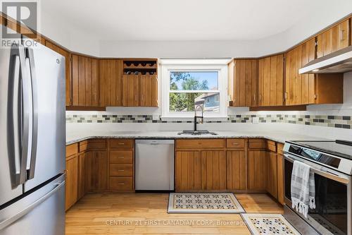 796 Viscount Road, London South (South N), ON - Indoor Photo Showing Kitchen With Stainless Steel Kitchen