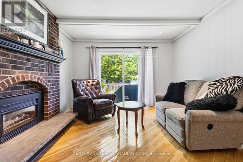 796 Viscount Road, London South (South N), ON - Indoor Photo Showing Living Room With Fireplace