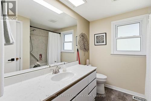 796 Viscount Road, London South (South N), ON - Indoor Photo Showing Bathroom