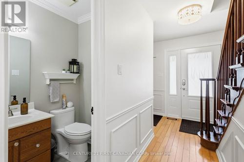 796 Viscount Road, London South (South N), ON - Indoor Photo Showing Bathroom