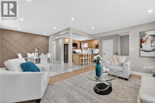 83 Riverdale Drive, Hamilton, ON - Indoor Photo Showing Living Room