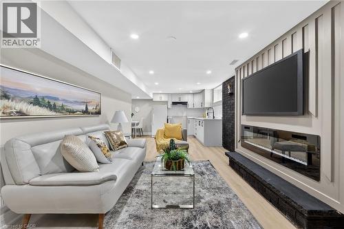 83 Riverdale Drive, Hamilton, ON - Indoor Photo Showing Living Room