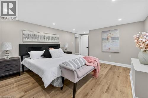 83 Riverdale Drive, Hamilton, ON - Indoor Photo Showing Bedroom