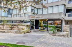 303 - 2545 BLOOR STREET W Toronto, ON M6S 1S1