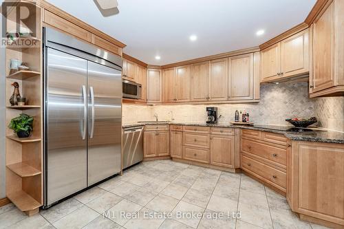 6946 Fife Road, Guelph/Eramosa, ON - Indoor Photo Showing Kitchen With Upgraded Kitchen