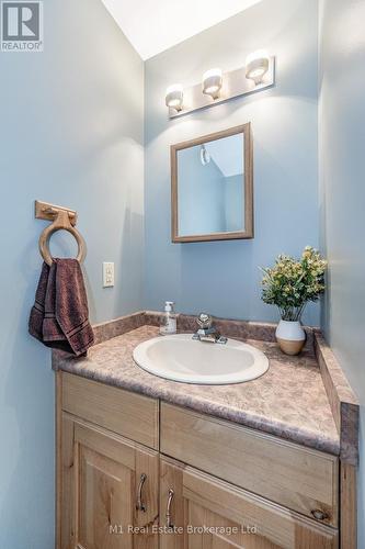 6946 Fife Road, Guelph/Eramosa, ON - Indoor Photo Showing Bathroom