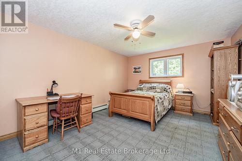 6946 Fife Road, Guelph/Eramosa, ON - Indoor Photo Showing Bedroom