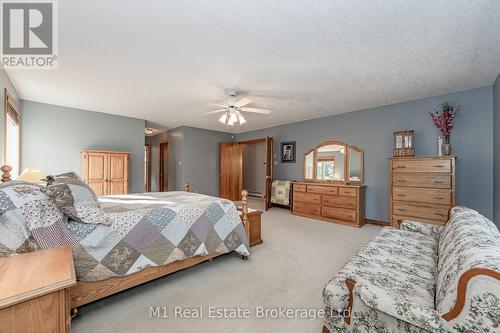 6946 Fife Road, Guelph/Eramosa, ON - Indoor Photo Showing Bedroom