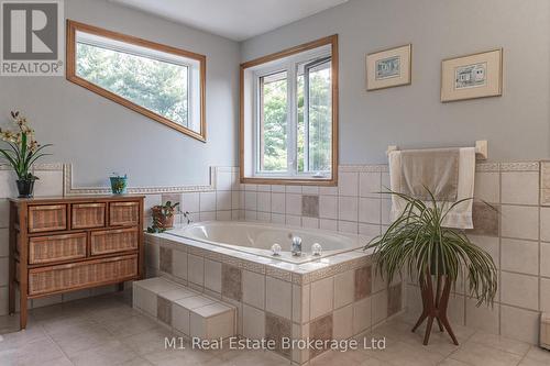 6946 Fife Road, Guelph/Eramosa, ON - Indoor Photo Showing Bathroom