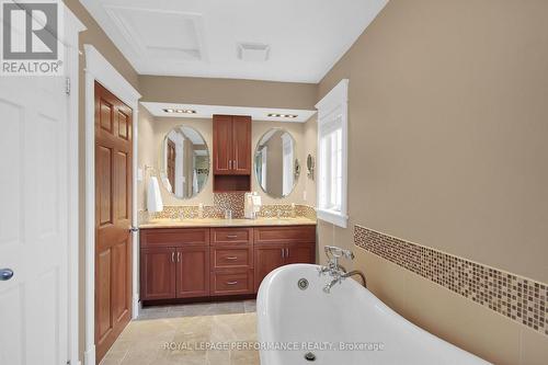 9374 Marvelville Road, Ottawa, ON - Indoor Photo Showing Bathroom