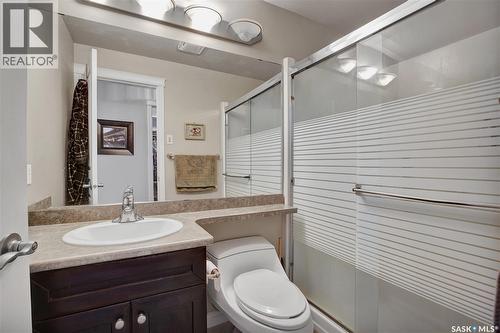 219 619 Saskatchewan Crescent W, Saskatoon, SK - Indoor Photo Showing Bathroom
