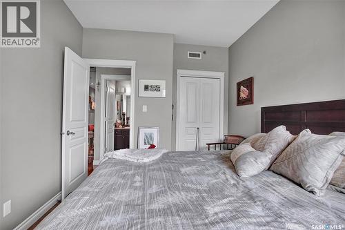 219 619 Saskatchewan Crescent W, Saskatoon, SK - Indoor Photo Showing Bedroom