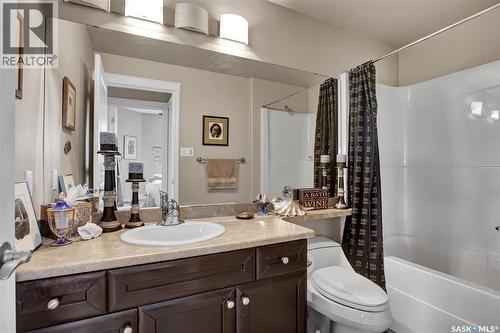 219 619 Saskatchewan Crescent W, Saskatoon, SK - Indoor Photo Showing Bathroom