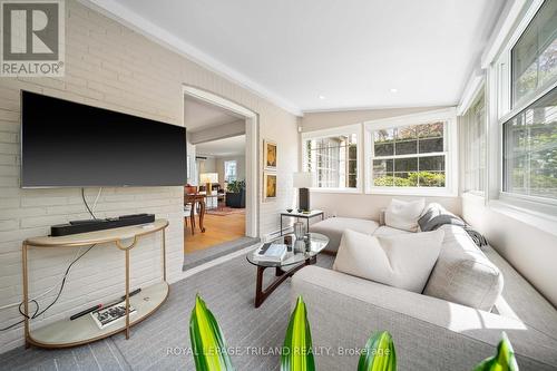 997 Maitland Street, London East (East B), ON - Indoor Photo Showing Living Room With Fireplace