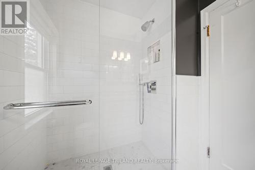 997 Maitland Street, London East (East B), ON - Indoor Photo Showing Bathroom