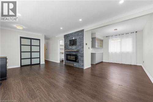5 Armour Drive, Welland, ON - Indoor Photo Showing Living Room With Fireplace