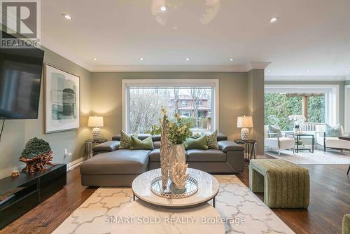107 Arnold Avenue, Vaughan, ON - Indoor Photo Showing Living Room
