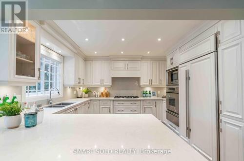107 Arnold Avenue, Vaughan, ON - Indoor Photo Showing Kitchen With Double Sink With Upgraded Kitchen