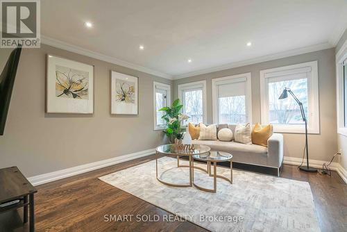 107 Arnold Avenue, Vaughan, ON - Indoor Photo Showing Living Room
