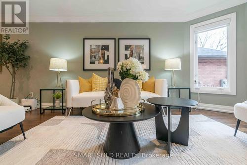 107 Arnold Avenue, Vaughan, ON - Indoor Photo Showing Living Room