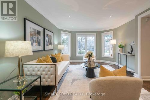 107 Arnold Avenue, Vaughan, ON - Indoor Photo Showing Living Room