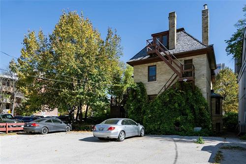 26 Edmonton Street, Winnipeg, MB 