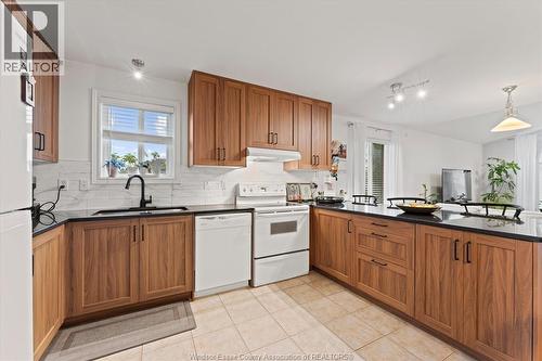 1082 Monarch Meadows, Lakeshore, ON - Indoor Photo Showing Kitchen