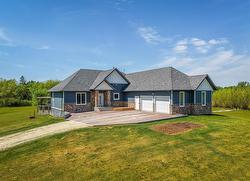28 Wild Rose Lane  Springfield Rm, MB R5T 0A4