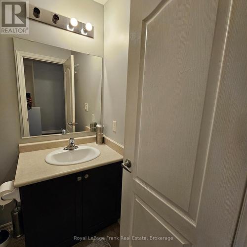 41 Milson Crescent, Essa (Angus), ON - Indoor Photo Showing Bathroom
