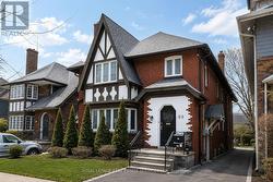 89 ORIOLE PARKWAY Toronto, ON M5P 2G7