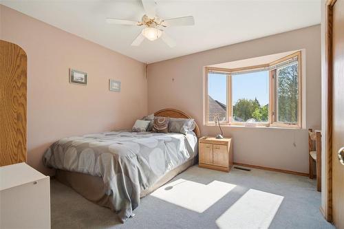 110 River Pointe Drive, Winnipeg, MB - Indoor Photo Showing Bedroom