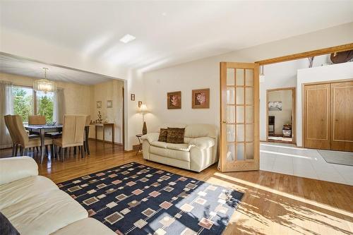 110 River Pointe Drive, Winnipeg, MB - Indoor Photo Showing Living Room