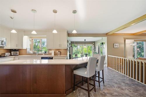 110 River Pointe Drive, Winnipeg, MB - Indoor Photo Showing Kitchen With Upgraded Kitchen