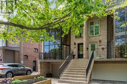 209 RANLEIGH AVENUE  Toronto, ON M4N 1X3