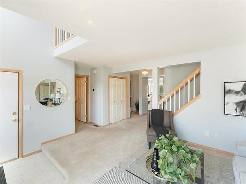 664 Bairdmore Boulevard, Winnipeg, MB - Indoor Photo Showing Other Room