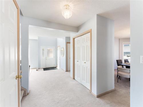664 Bairdmore Boulevard, Winnipeg, MB - Indoor Photo Showing Other Room
