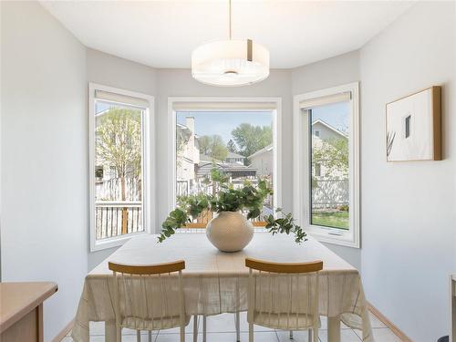 664 Bairdmore Boulevard, Winnipeg, MB - Indoor Photo Showing Dining Room