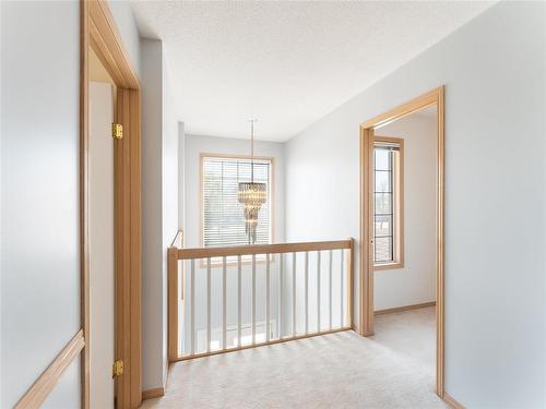 664 Bairdmore Boulevard, Winnipeg, MB - Indoor Photo Showing Other Room