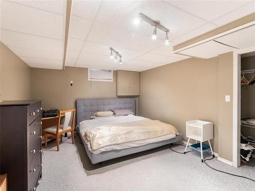 664 Bairdmore Boulevard, Winnipeg, MB - Indoor Photo Showing Bedroom