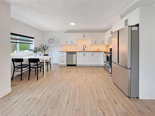 367 5Th Avenue, Rivers, MB - Indoor Photo Showing Kitchen With Stainless Steel Kitchen