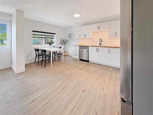 367 5Th Avenue, Rivers, MB - Indoor Photo Showing Kitchen