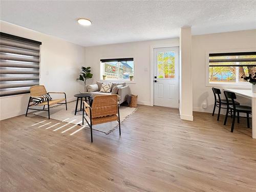 367 5Th Avenue, Rivers, MB - Indoor Photo Showing Other Room