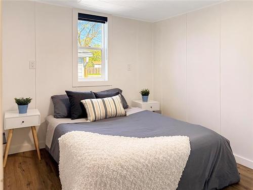 367 5Th Avenue, Rivers, MB - Indoor Photo Showing Bedroom