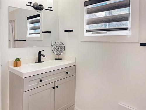 367 5Th Avenue, Rivers, MB - Indoor